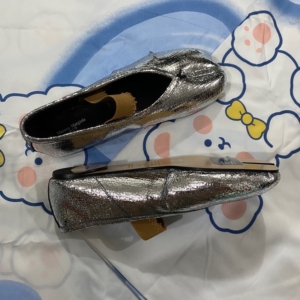 Maison Martin Margiela Silver Split-Toe Flats with Brown Strap - Picture 6 of 8